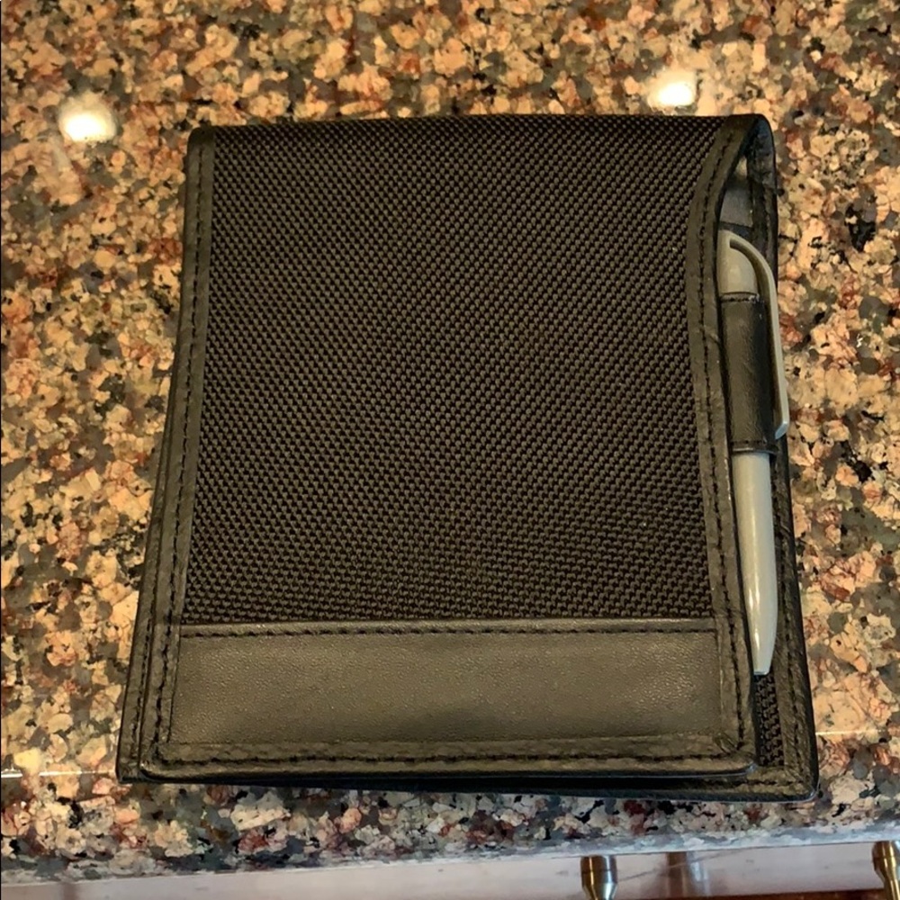 Travelon secure travel wallet nwot